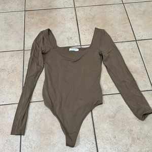 Contour Squareneck Longsleeve Bodysuit Shitake Babaton Aritzia